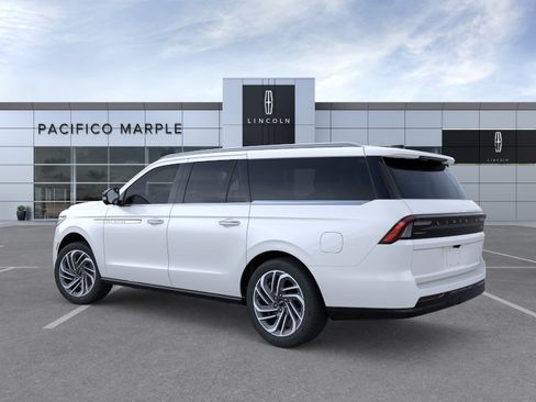 New 2026 Lincoln Navigator L Reserve AWD/4WD image 4