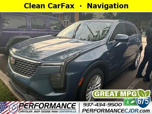 Used 2024 Cadillac XT4 Luxury w/ Cold Weather Package FWD image 1