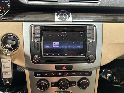 Used 2017 Volkswagen CC Sport image 27