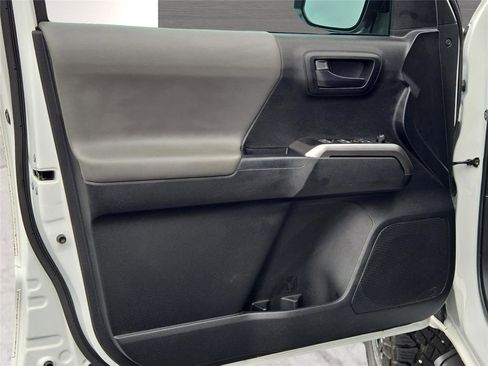 Used 2021 Toyota Tacoma SR5 RWD image 19