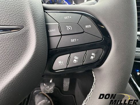 New 2026 Chrysler Pacifica Select image 14