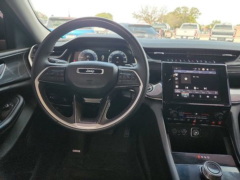 Used 2023 Jeep Grand Cherokee L Laredo AWD/4WD image 6