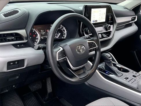 Used 2023 Toyota Highlander L AWD/4WD image 17