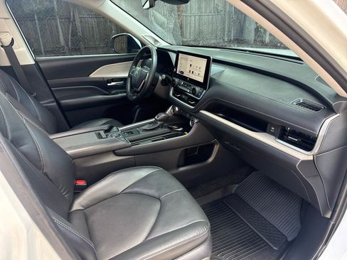 Used 2024 Toyota Grand Highlander AWD image 45