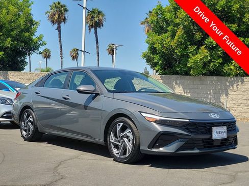 Used 2025 Hyundai Elantra SEL FWD image 33