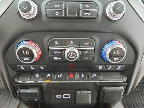 Used 2021 GMC Sierra 1500 SLT w/ SLT Convenience Package AWD/4WD image 32