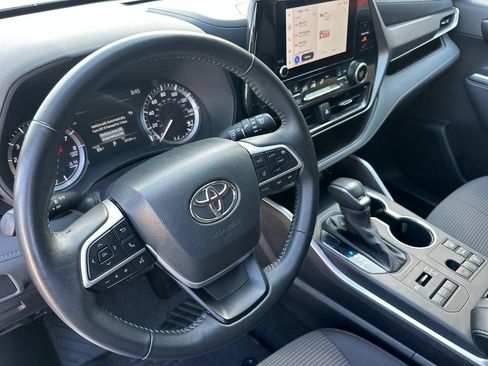 Certified 2025 Toyota Highlander LE AWD/4WD image 10