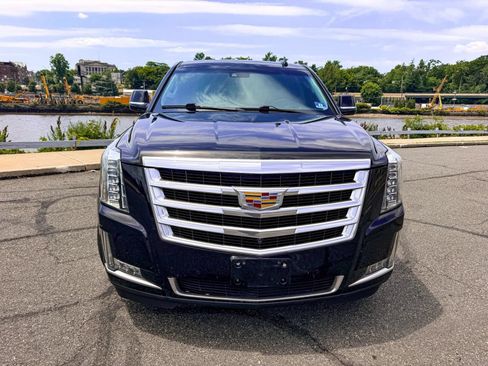 Used 2020 Cadillac Escalade ESV Luxury AWD/4WD image 2