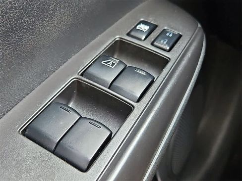 Used 2015 Nissan Versa Note SV image 18