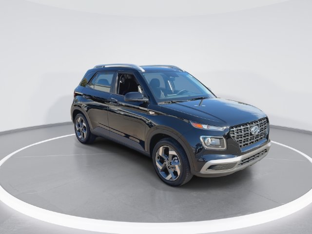 Used 2026 Hyundai Venue SEL FWD image 2