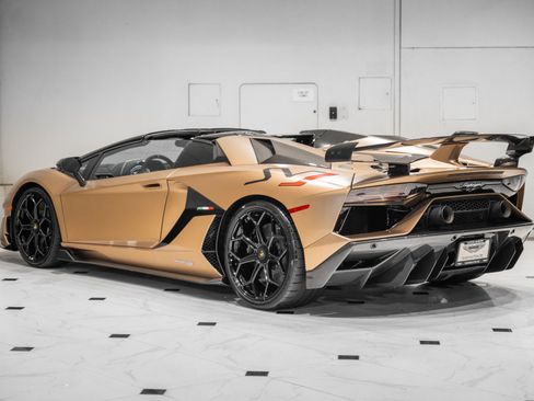 Used 2021 Lamborghini Aventador SVJ AWD/4WD image 7