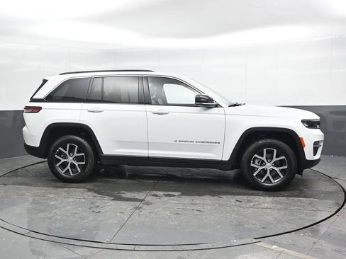 Used 2025 Jeep Grand Cherokee Limited image 5
