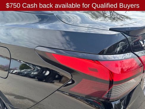 New 2025 Nissan Versa SR w/ Trunk Package image 40