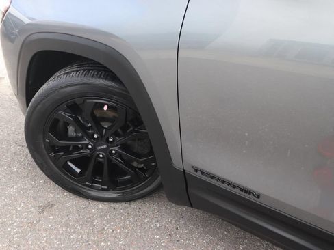 Used 2021 GMC Terrain SLT w/ Elevation Edition FWD image 3