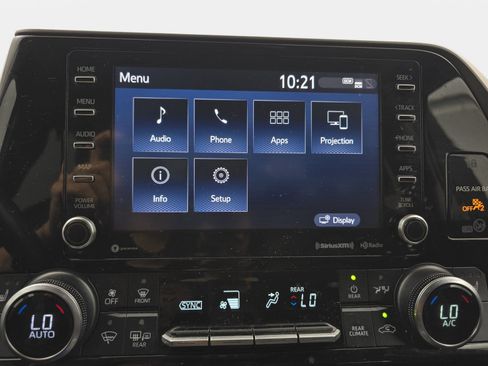 Used 2020 Toyota Highlander XLE FWD image 18