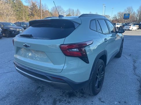 Used 2024 Chevrolet Trax ACTIV w/ Sunroof Package image 5