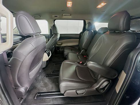 Used 2026 Kia Carnival FWD image 29