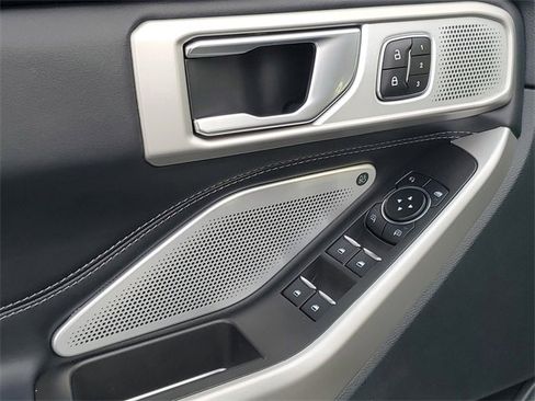 Certified 2023 Ford Explorer Limited w/ Limited Technology Package image 11