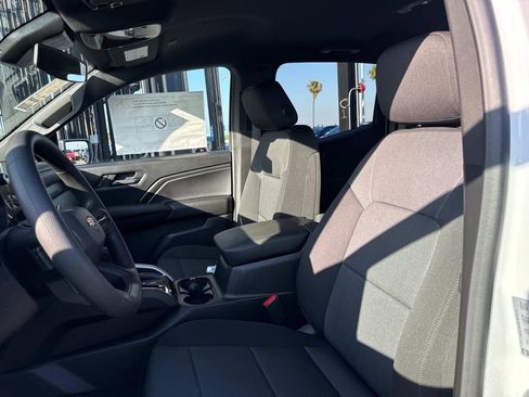 New 2025 Chevrolet Colorado W/T image 17