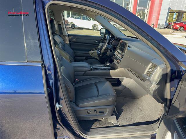 Used 2025 Nissan Pathfinder SL FWD image 14