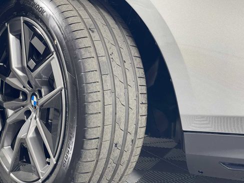 New 2026 BMW i5 eDrive40 image 4