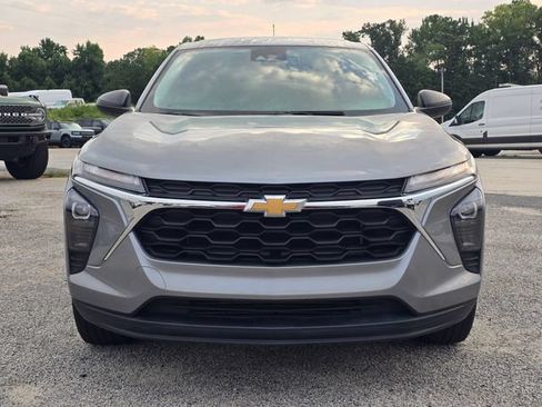 Used 2024 Chevrolet Trax LS w/ Driver Confidence Package FWD image 8