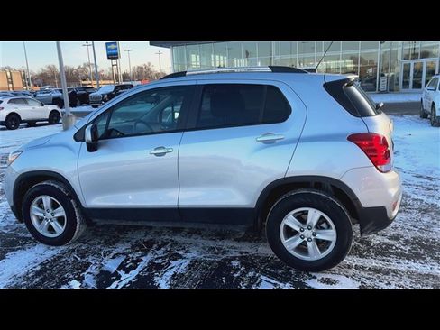 Used 2022 Chevrolet Trax LT w/ LT Convenience Package image 6