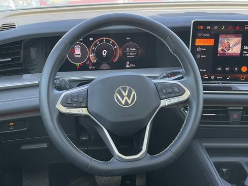 Used 2026 Volkswagen Tiguan SE w/ Panoramic Sunroof Package FWD image 7