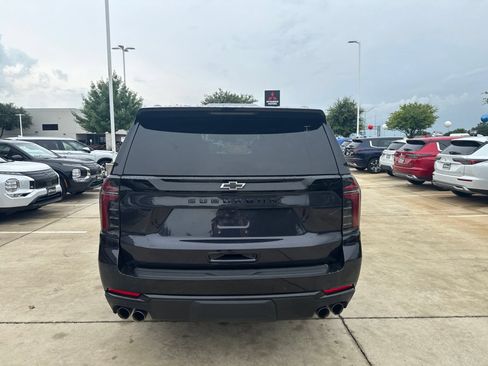 Used 2025 Chevrolet Suburban Z71 AWD/4WD image 4