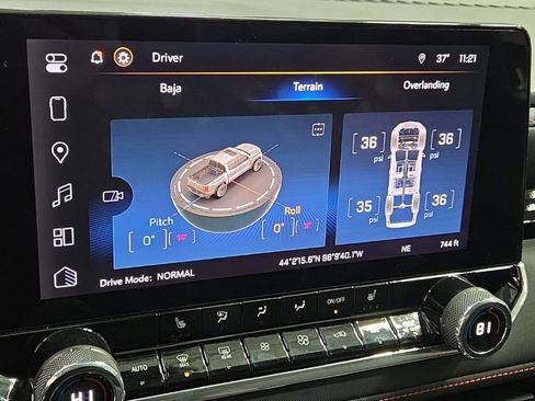 Used 2024 Chevrolet Colorado Z71 w/ Z71 Convenience Package 2 image 19