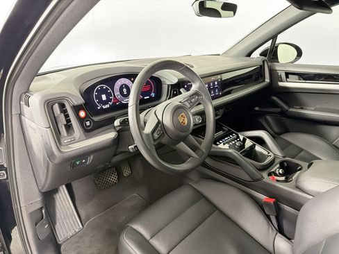 Certified 2024 Porsche Cayenne image 4