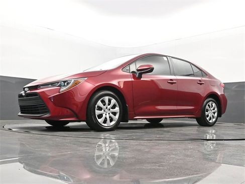 Used 2025 Toyota Corolla LE image 27
