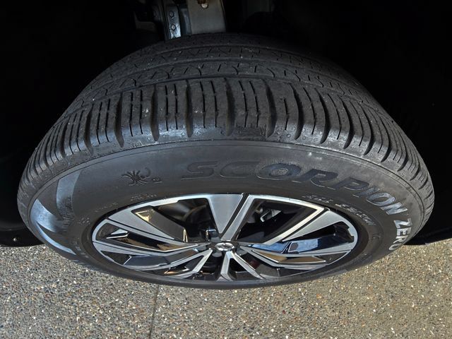 Used 2023 Volvo XC60 B5 Plus AWD/4WD image 26