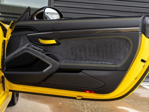 Certified 2016 Porsche Cayman GT4 RWD image 44