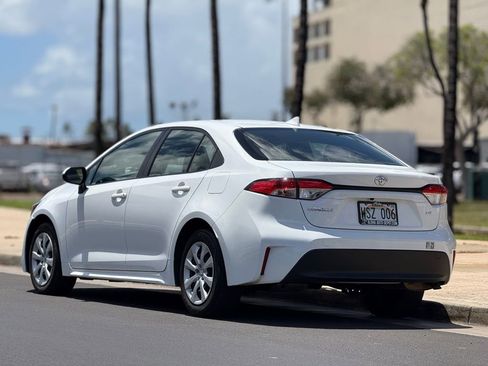 Used 2023 Toyota Corolla LE image 3