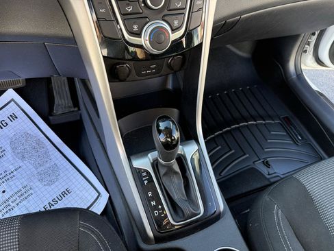 Used 2017 Hyundai Elantra GT FWD image 14
