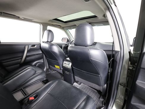 Used 2010 Toyota Highlander SE AWD/4WD image 19