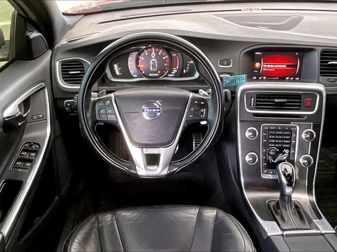 Used 2018 Volvo S60 T6 R-Design Platinum image 6