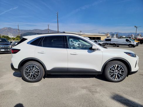 New 2024 Ford Escape SE w/ PHEV Premium Package FWD image 3