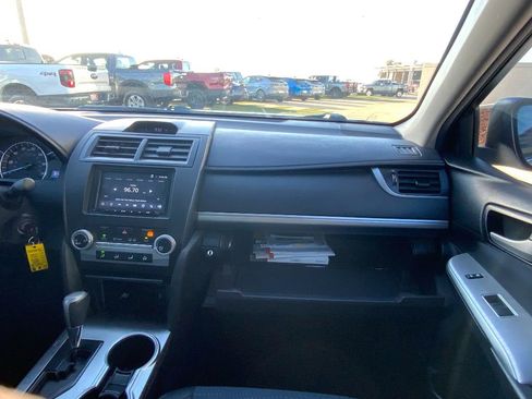 Used 2014 Toyota Camry SE image 19