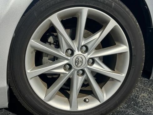 Used 2013 Toyota Prius V Five FWD image 4