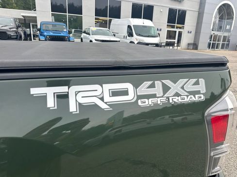 Used 2021 Toyota Tacoma TRD Off-Road w/ Technology Package AWD/4WD image 30