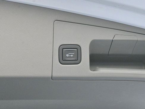 Used 2025 Cadillac XT5 Premium Luxury w/ Technology Package image 10