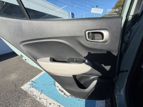 Used 2025 Hyundai Venue SEL FWD image 29