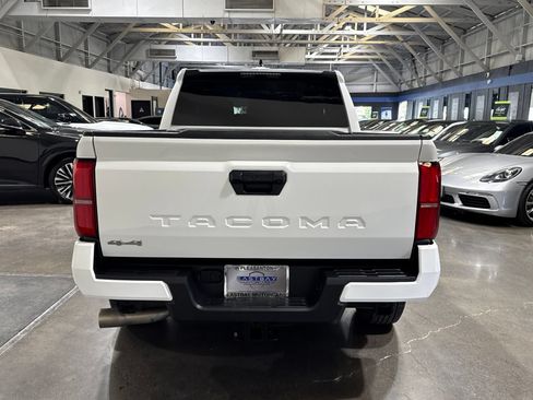 Used 2025 Toyota Tacoma SR5 AWD/4WD image 13
