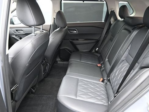 Used 2021 Nissan Rogue Platinum image 12