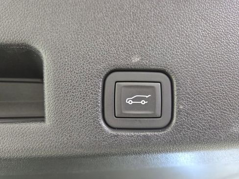 Used 2025 GMC Acadia Elevation image 41