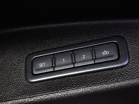 Used 2019 Chevrolet Suburban Premier image 20