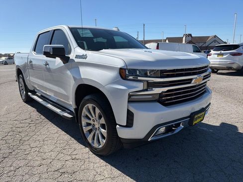 Used 2019 Chevrolet Silverado 1500 High Country w/ Technology Package AWD/4WD image 3
