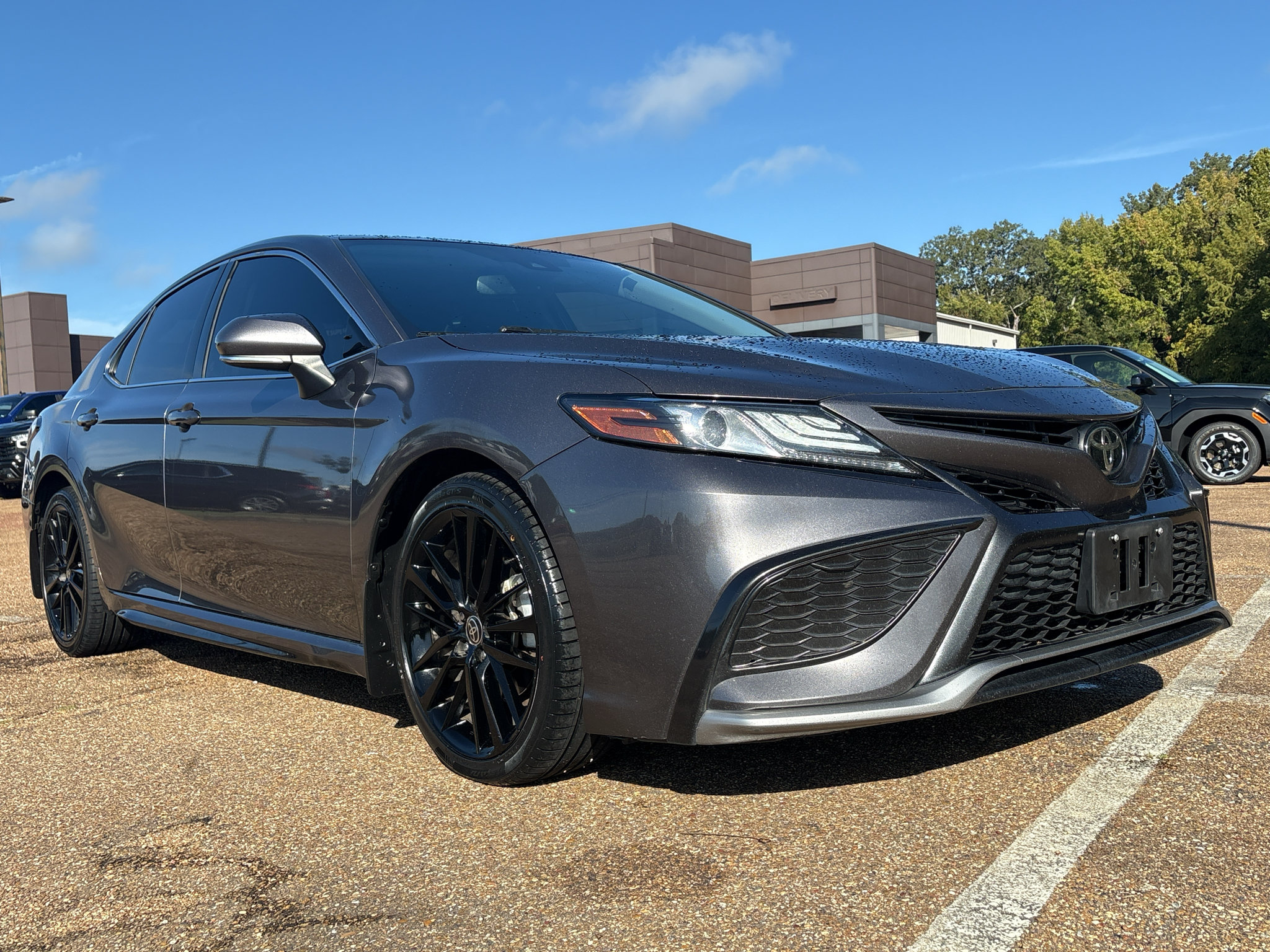 Used 2022 Toyota Camry XSE FWD image 1